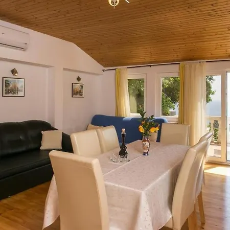 Noa - Three Bedroom With Balcony And Sea View Daire *